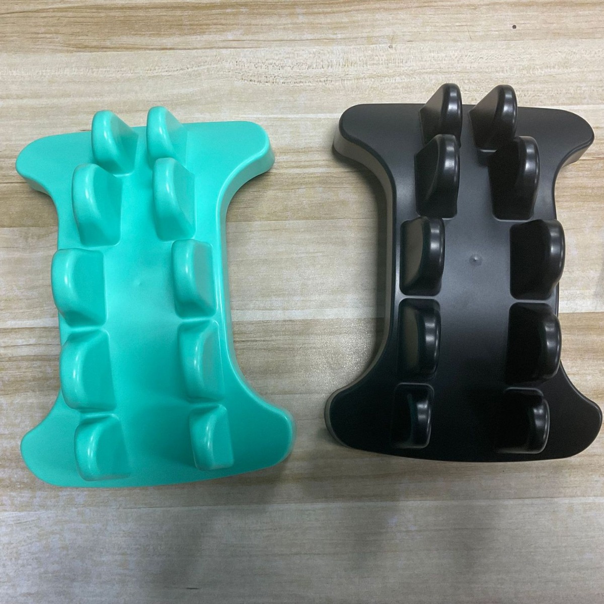 Neck Traction Pillow - อุปกรณ์ยืดคอและไหล่ ช่วยผ่อนคลายกล้ามเนื้อ บรรเทาอาการปวดหลัง ใช้สำหรับออกกำลังกาย นวด และพยุงหลัง